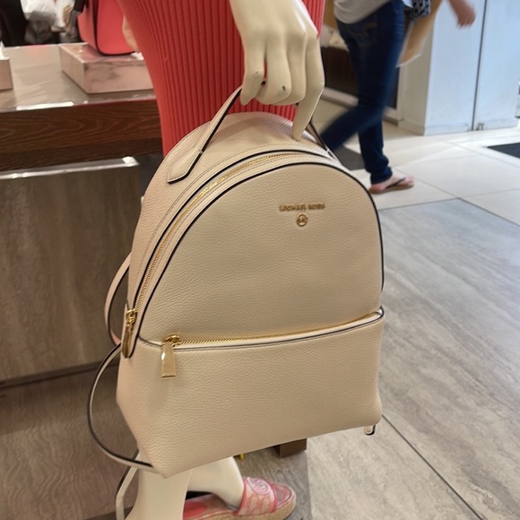 Michael Kors Women's Valerie Medium Pebbled Leather Backpack
Light Cream 
NWT - Picture 9 of 16